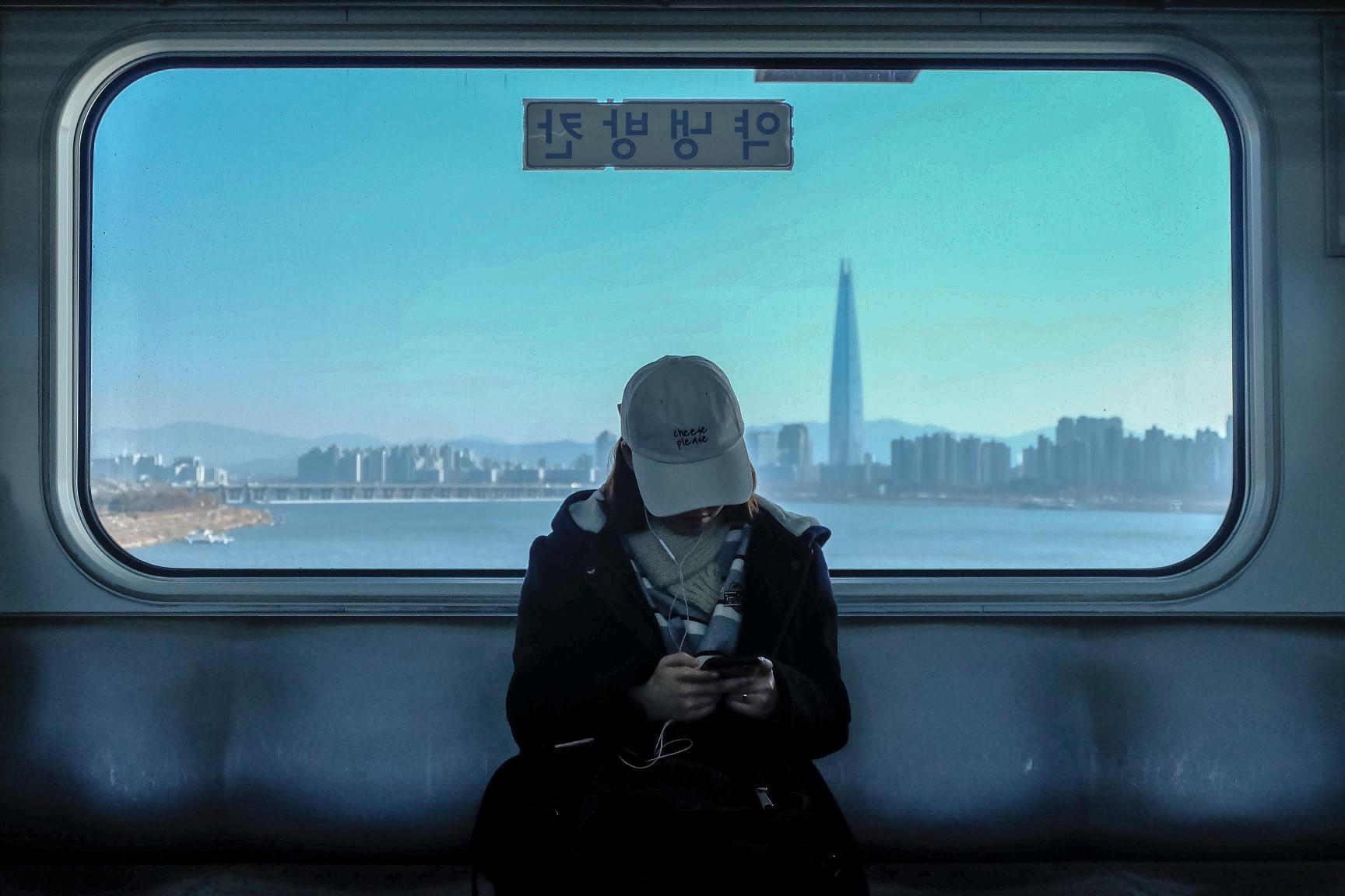 images/post/seoul-subway-lotte-tower.jpg